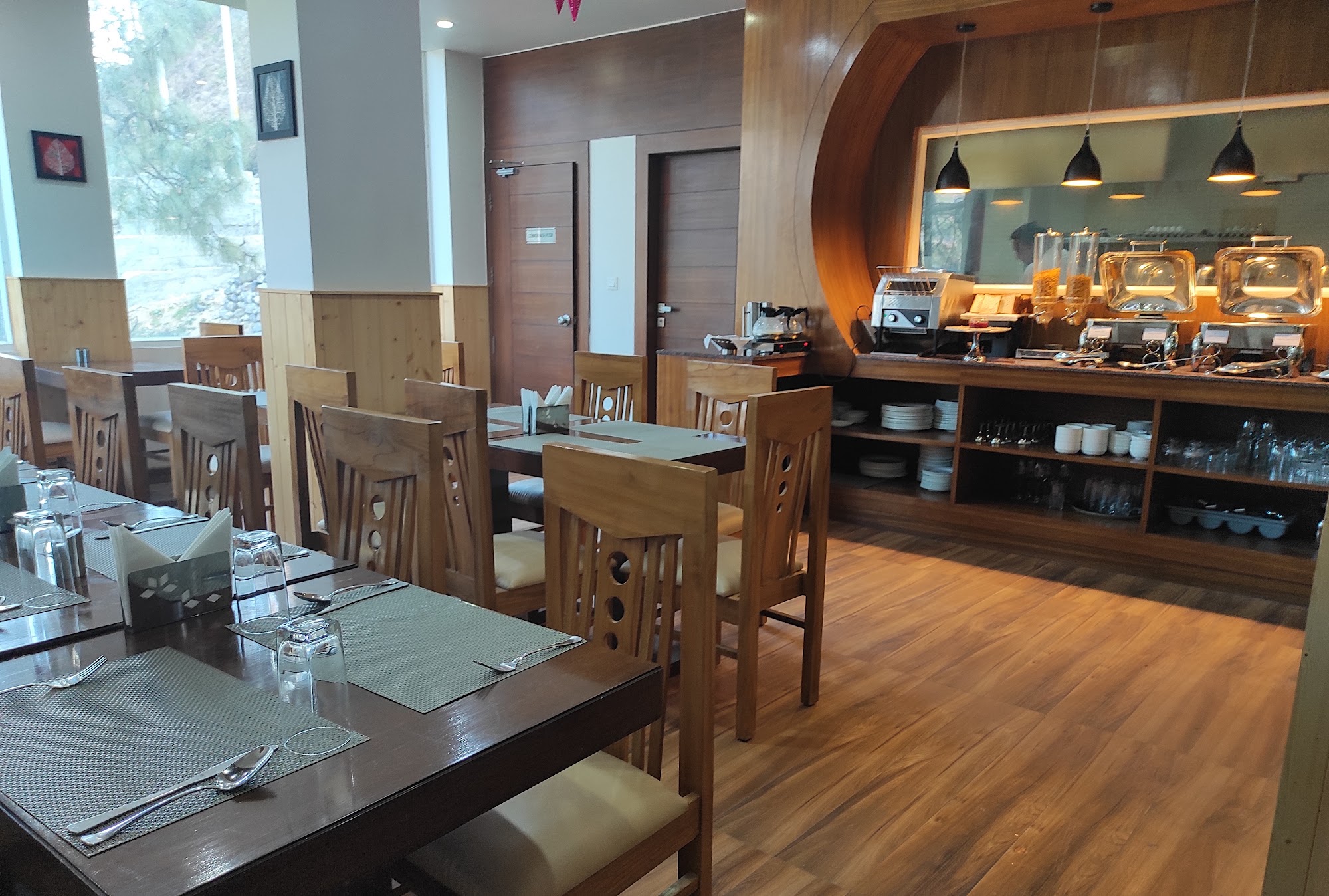 Niravi Dining